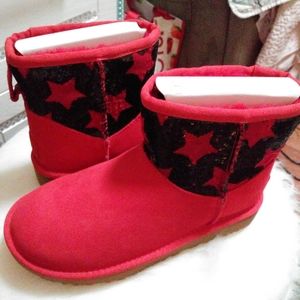 Ugg Classic Mini Sequin Stars Boots NIB Size 5 or a youths size 3